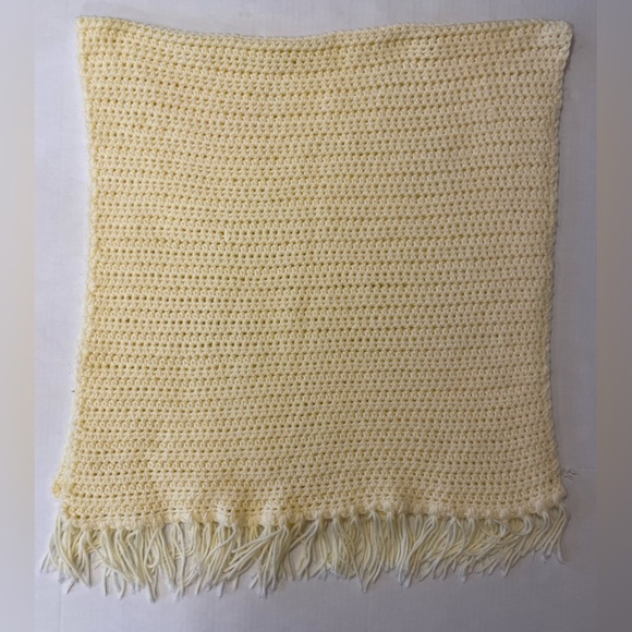 Crochet Hand Made Butter Yellow Baby Blanket With Fringe NEW - Picture 1 of 4